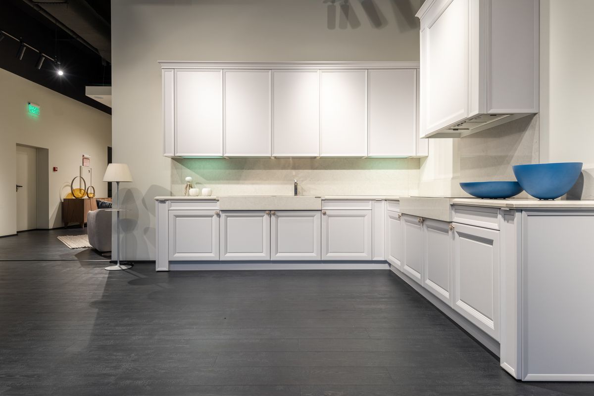 A white kitchen display in the showroom